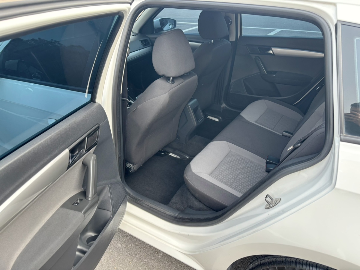 Volkswagen Gran Lavida 2015 immagine di auto #14