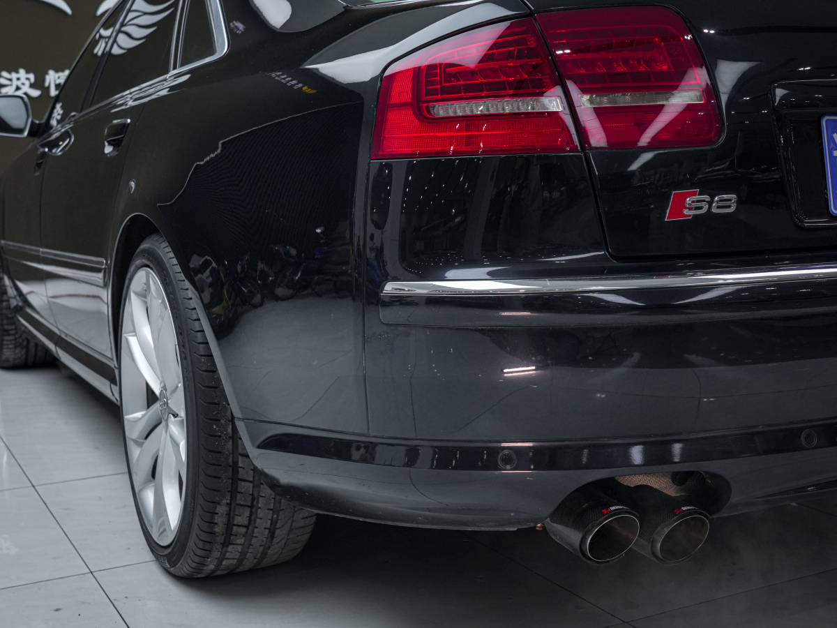 Audi S8 2009 car image #14