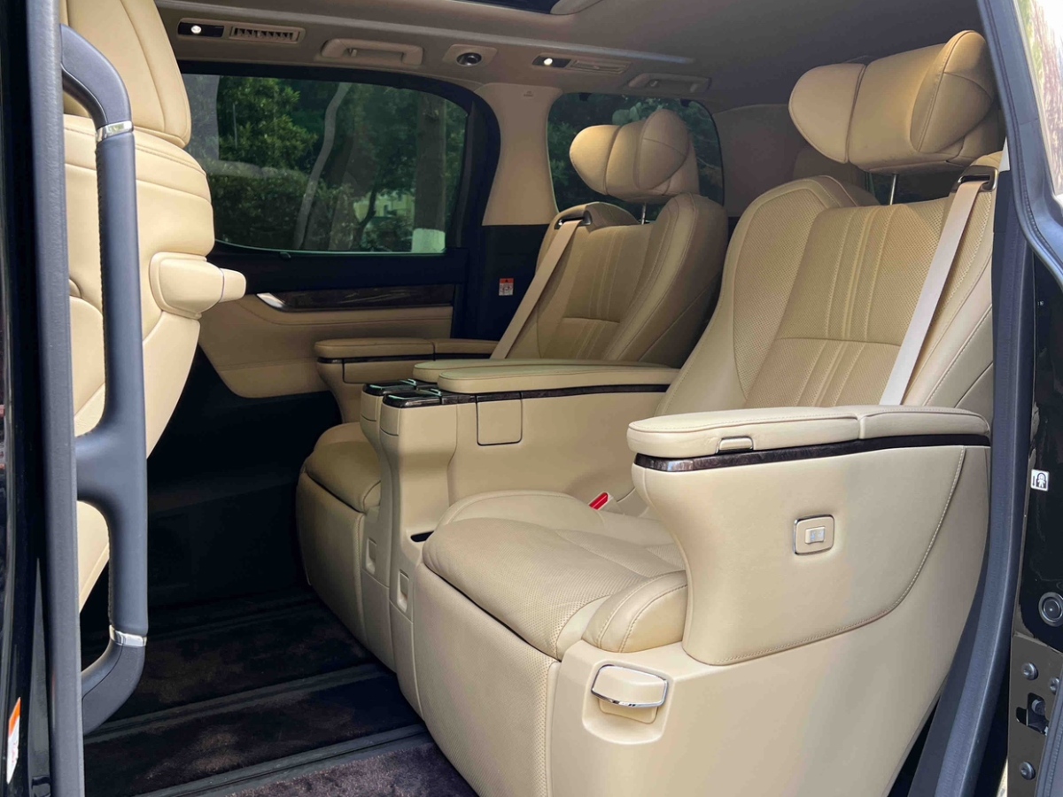 Toyota Alphard 2023 изображение автомобиля #14