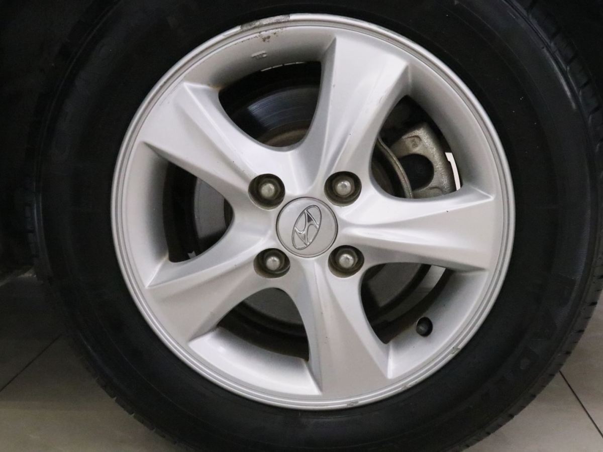 Hyundai Reina 2014 #14 Hyundai Reina 2014 car image #14