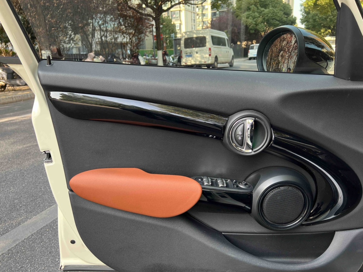 BMW 2019 car image #14