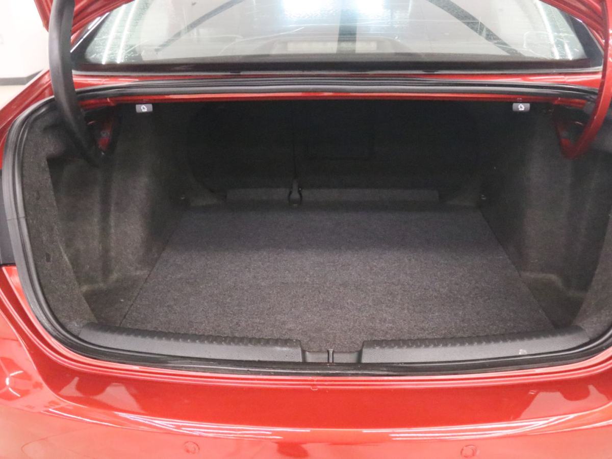 Volkswagen Sagitar 2013 immagine di auto #14