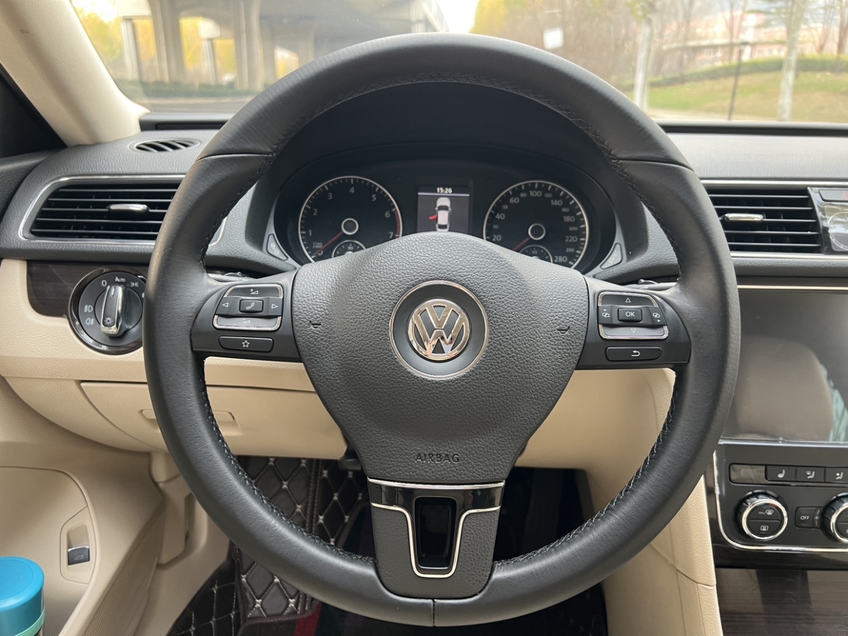 Volkswagen 2015 car image #14