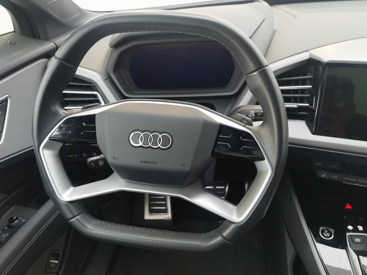 Audi Q5 e-tron 2023 صورة سيارة #14