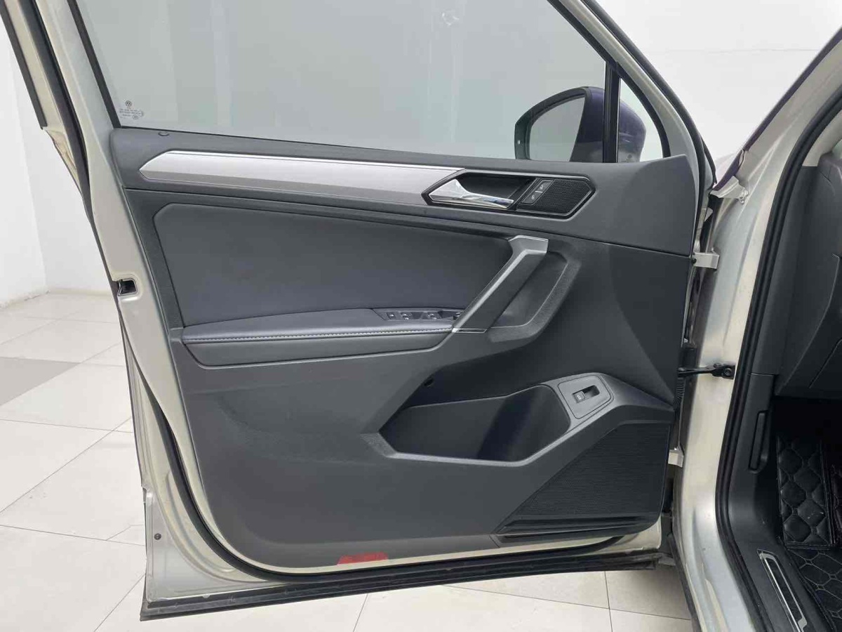 Volkswagen Tiguan X 2017 car image #14