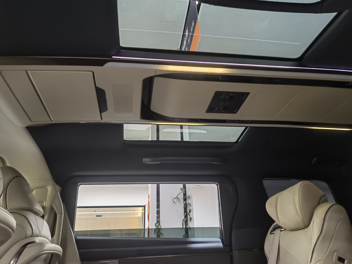 Toyota Alphard 2024 car image #14