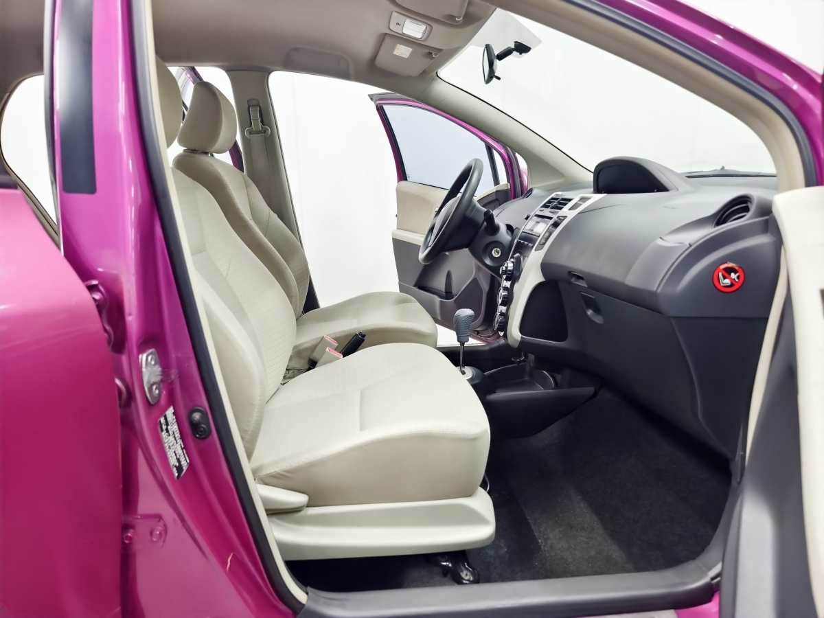 Toyota Yaris 2011 imagen de coche #14