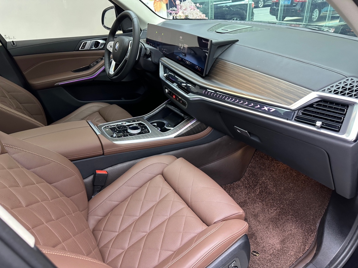 BMW X7 2024 car image #14