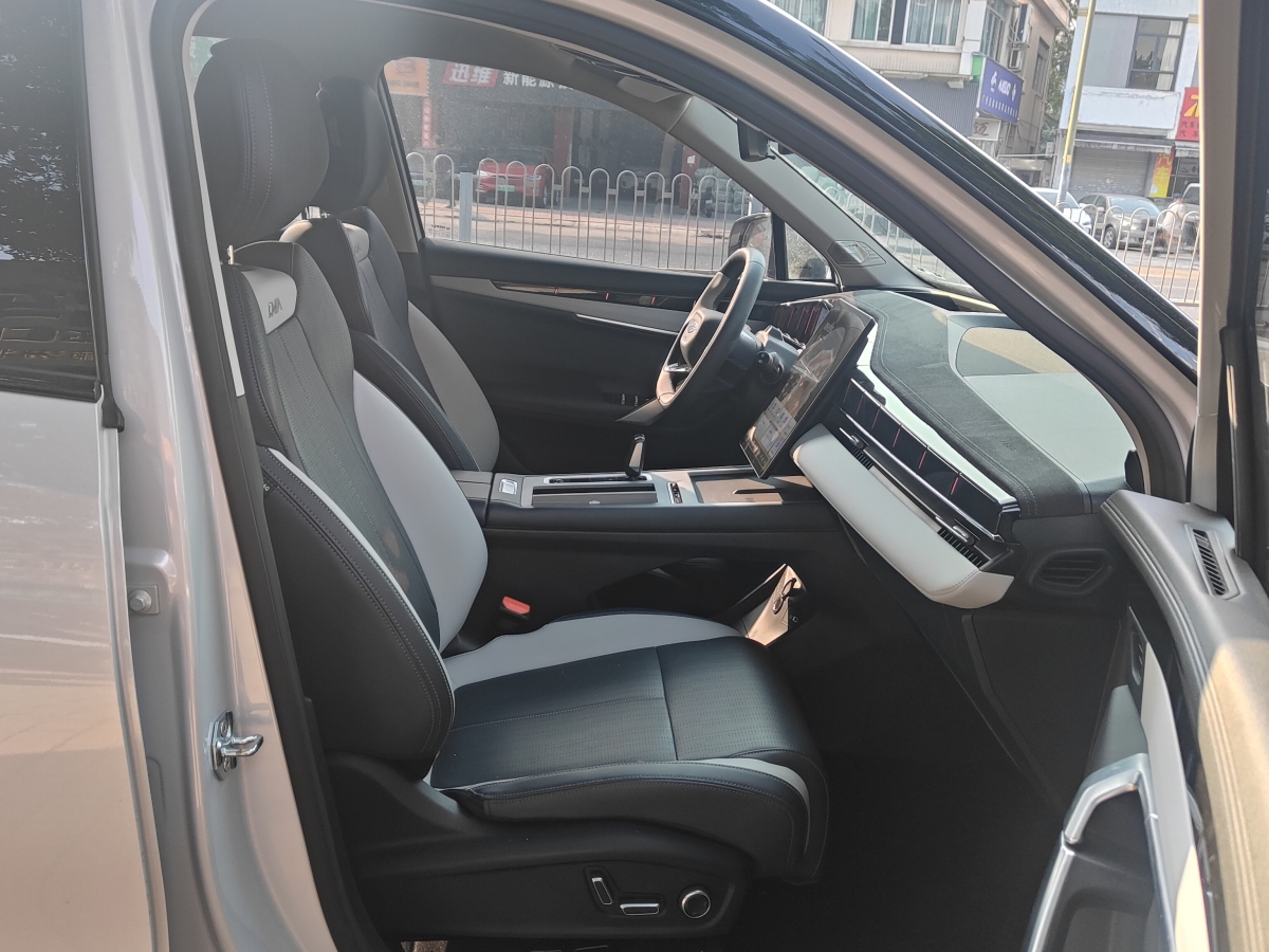 GEELY Boyue L 2024 car image #14