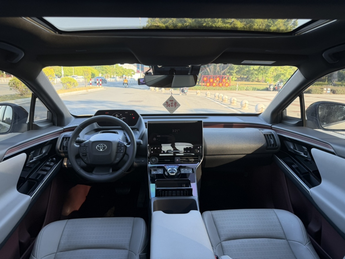 Toyota bZ4X 2022 изображение автомобиля #14