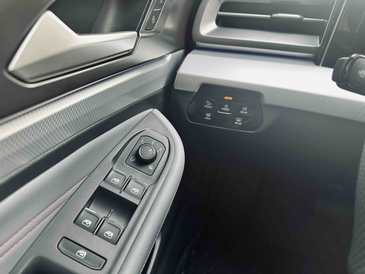 Volkswagen Lamando 2025 immagine di auto #14