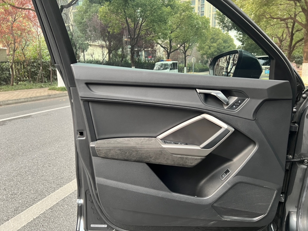 Audi 2021 car image #14