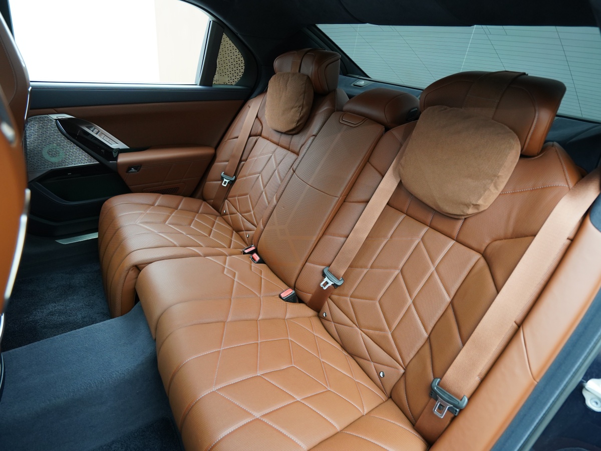 BMW i7 2023 imagen de coche #14