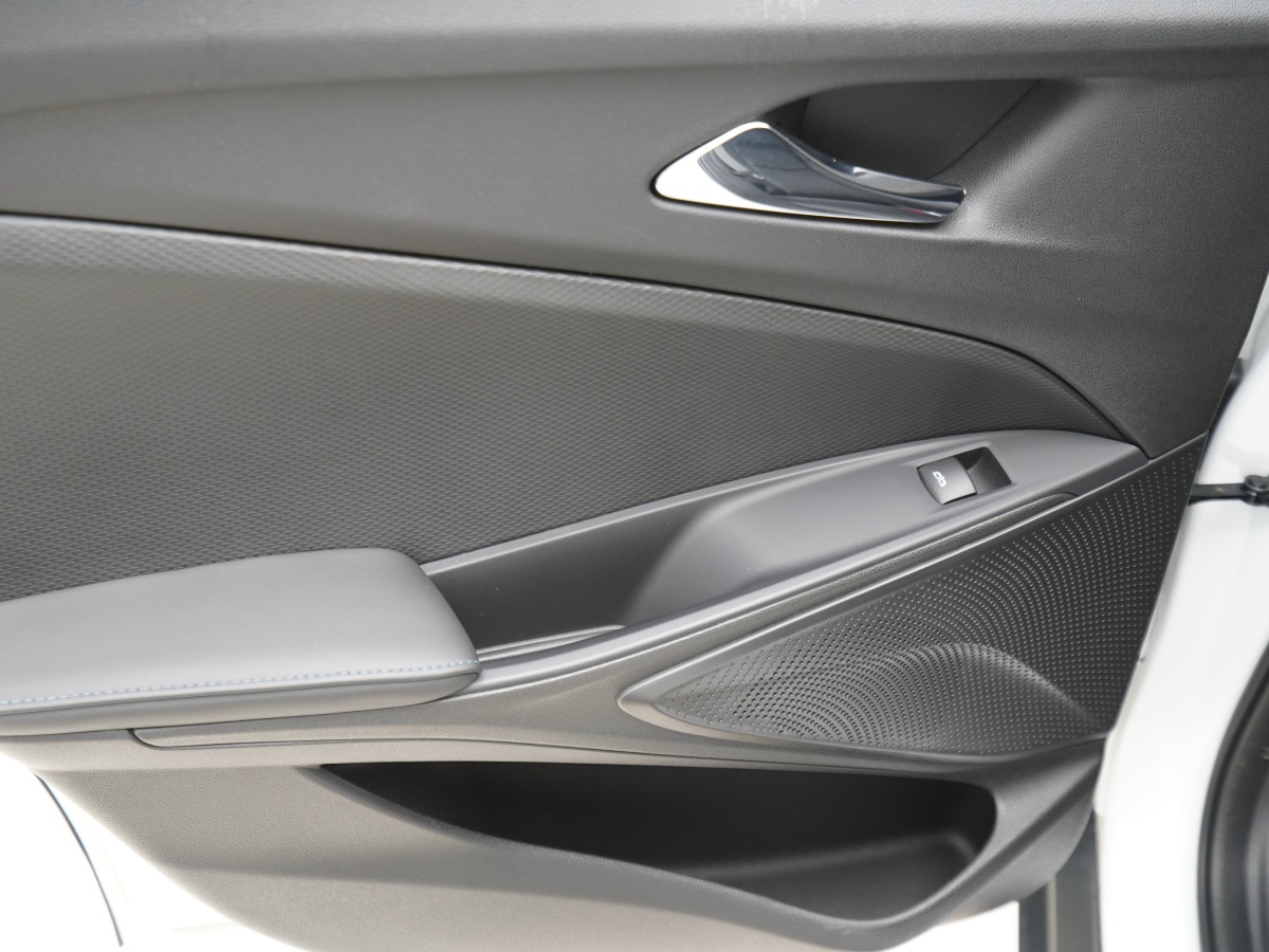 Chevrolet Charm 2023 car image #14