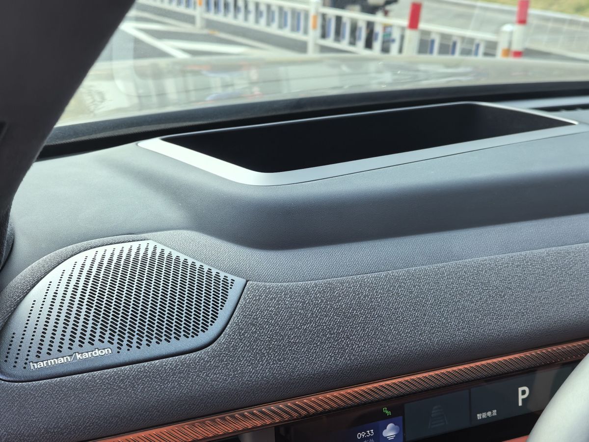 Lynk & Co 900 2025 car image #14