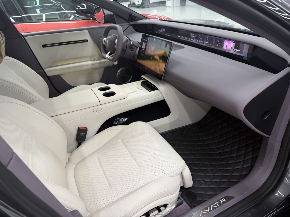 Avatr 06 2025 car image #14