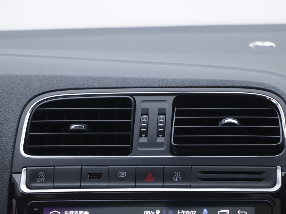 Volkswagen Polo 2018 car image #14