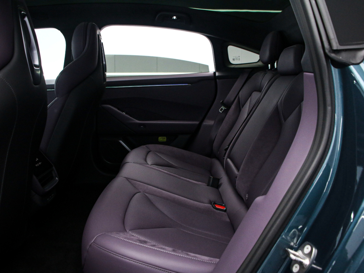 Xpeng P7 2025 صورة سيارة #14