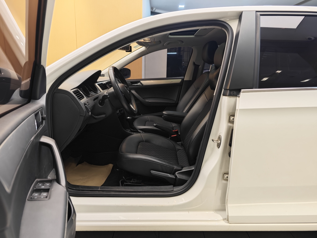 Skoda Rapid Spaceback 2019 car image #14