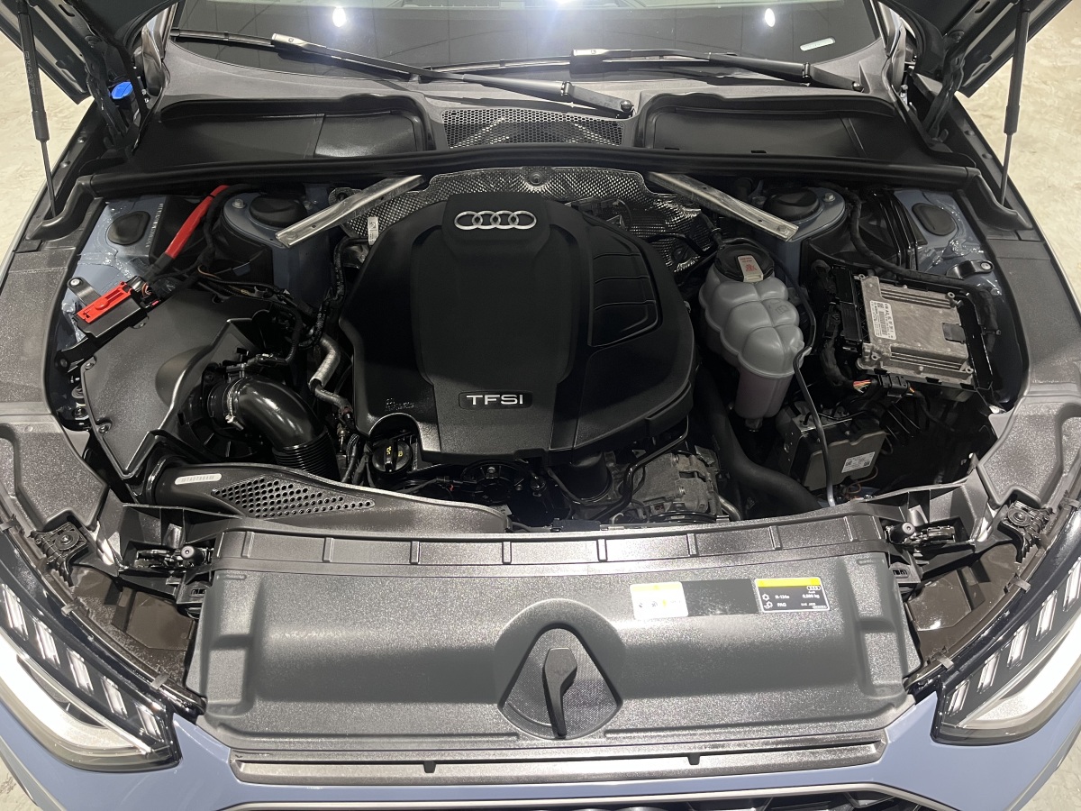 Audi A4L 2022 car image #14