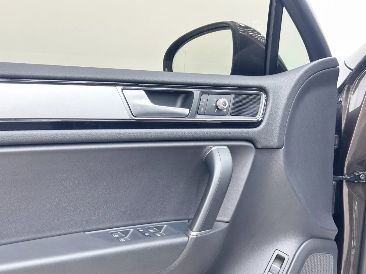 Volkswagen Touareg 2016 car image #14