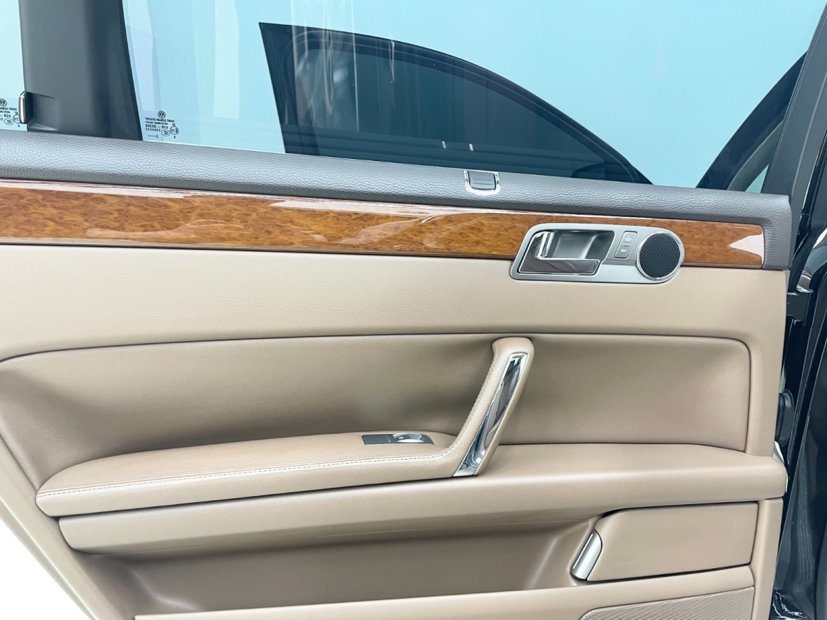 Volkswagen Pheaton 2012 immagine di auto #14