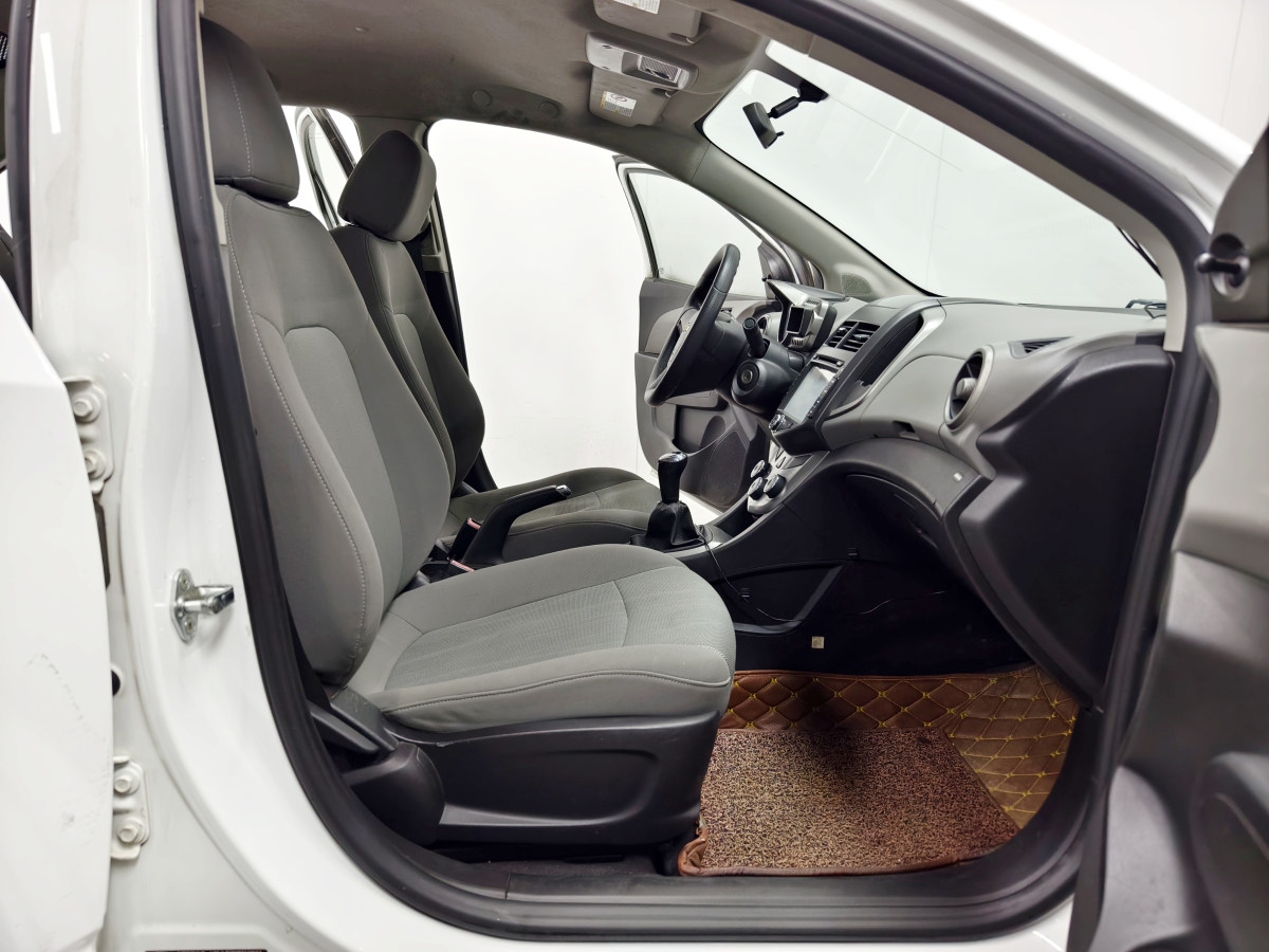 雪佛兰 爱唯欧 2013 #14 雪佛兰 爱唯欧 2013 汽车图片 #14