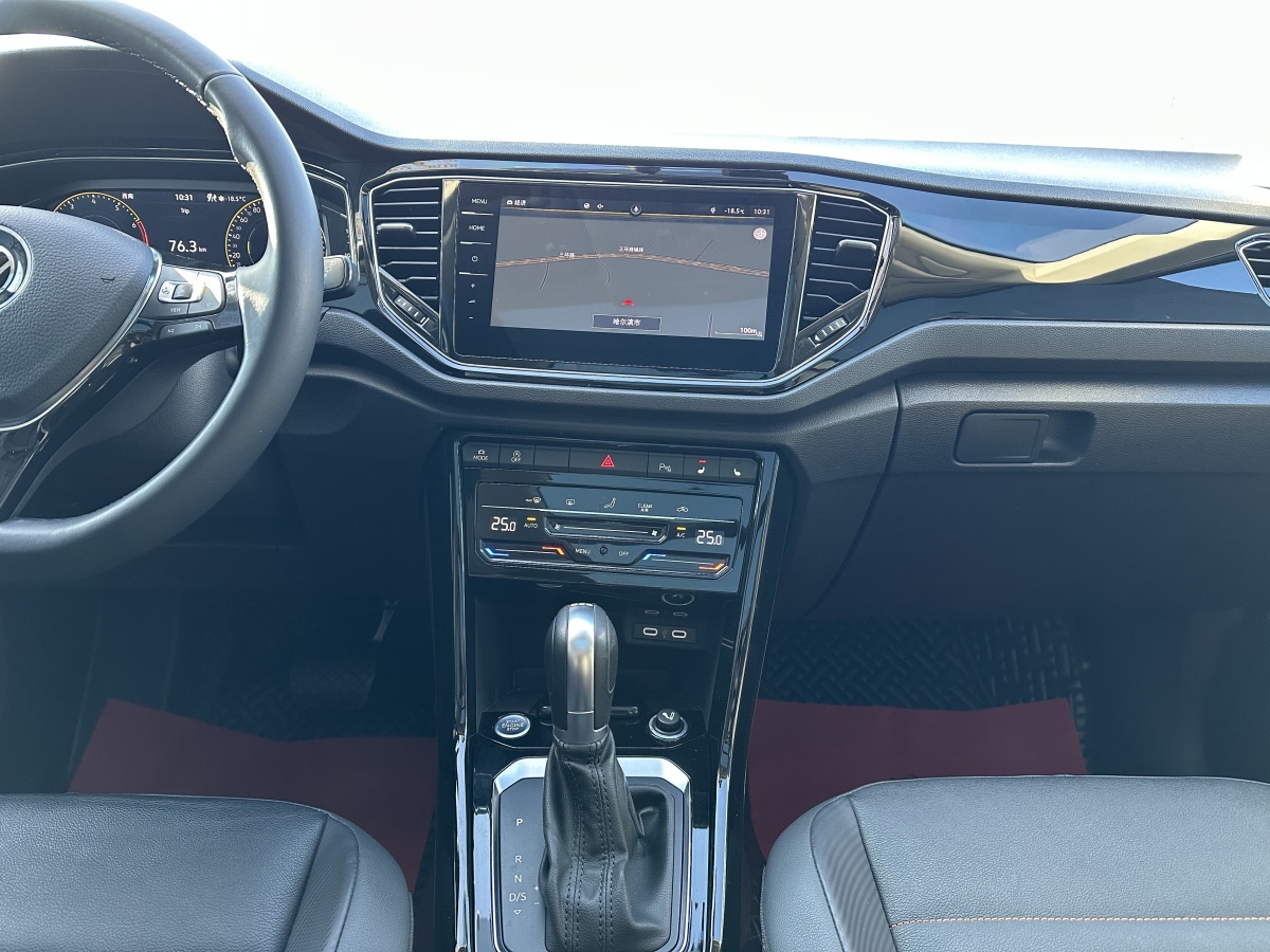 Volkswagen T-Roc 2021 car image #14