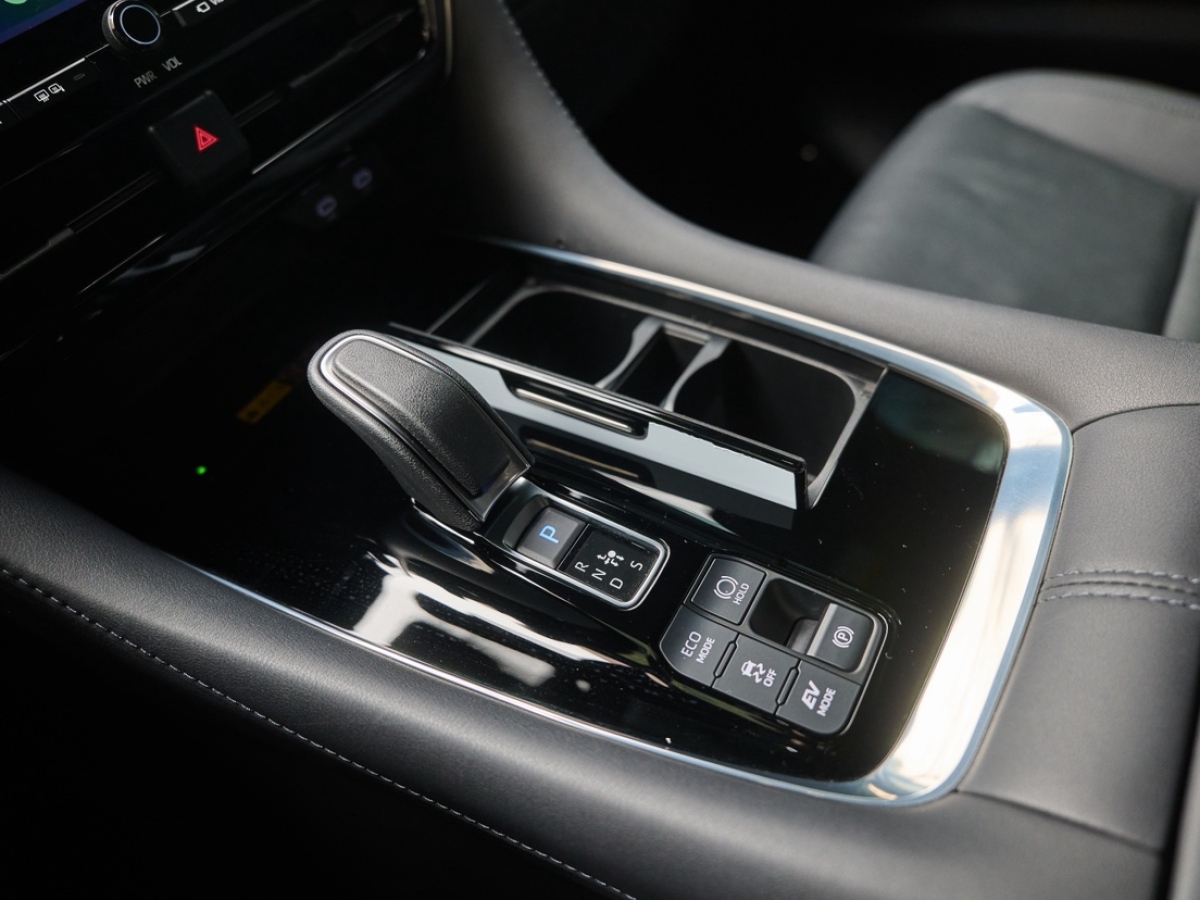 Toyota Alphard 2024 car image #14