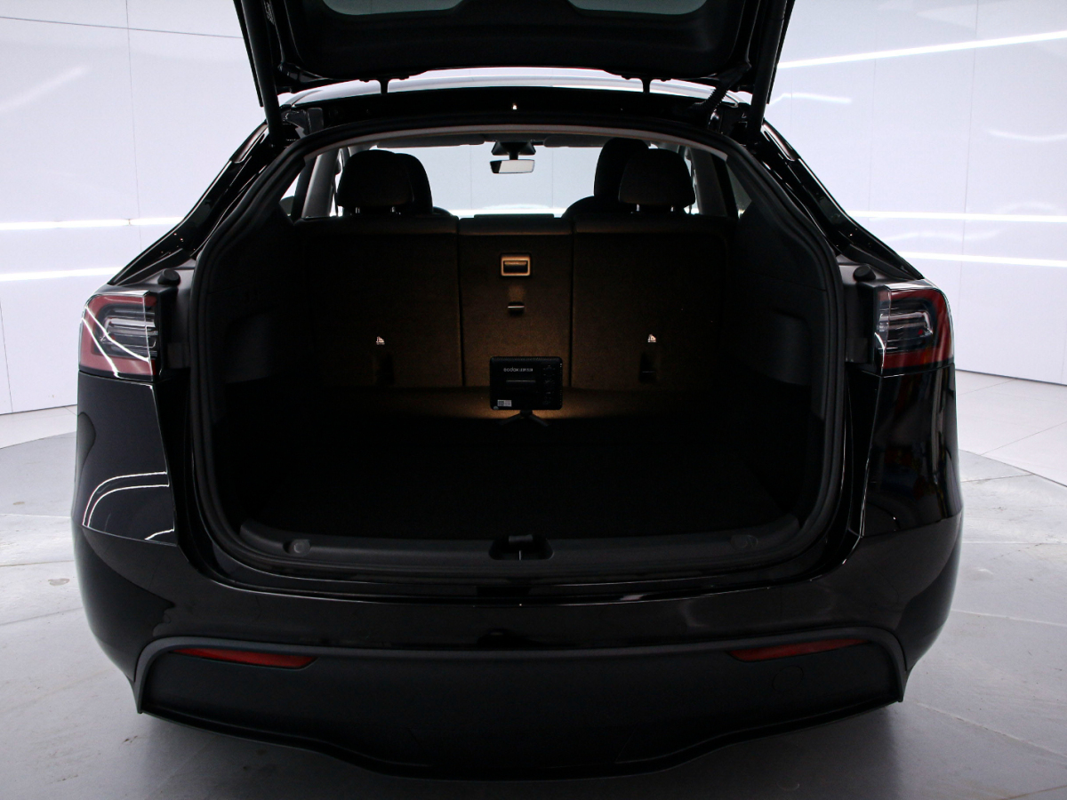 Tesla Model Y 2023 #14 Tesla Model Y 2023 car image #14