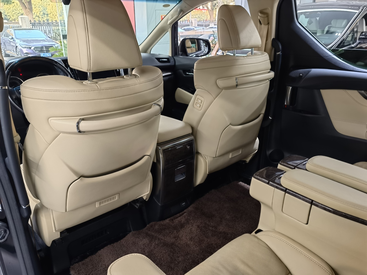 Toyota Alphard 2023 #14 Toyota Alphard 2023 изображение автомобиля #14