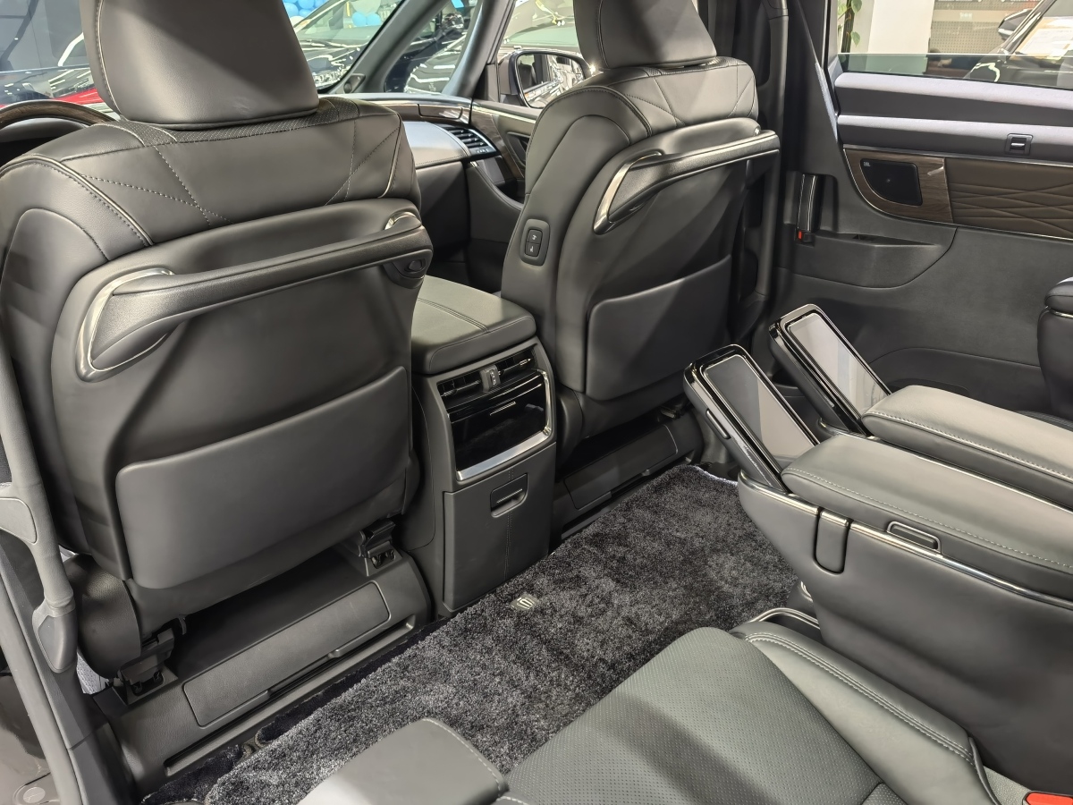 Toyota Vellfire 2025 car image #14