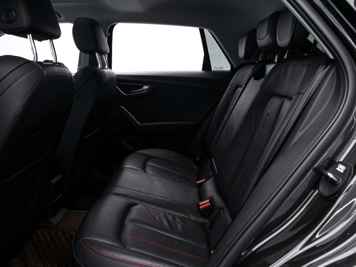 Audi Q2L 2021 immagine di auto #14