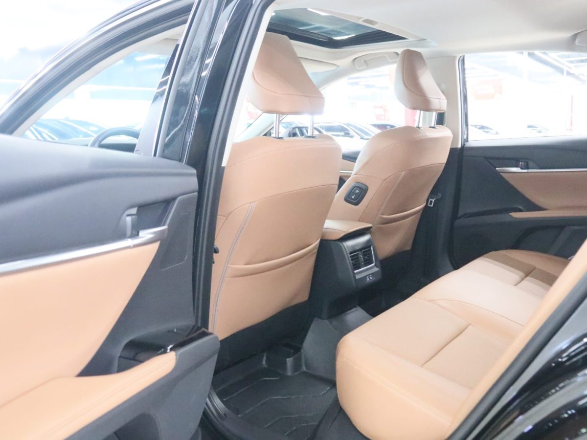 Toyota Camry 2024 immagine di auto #14