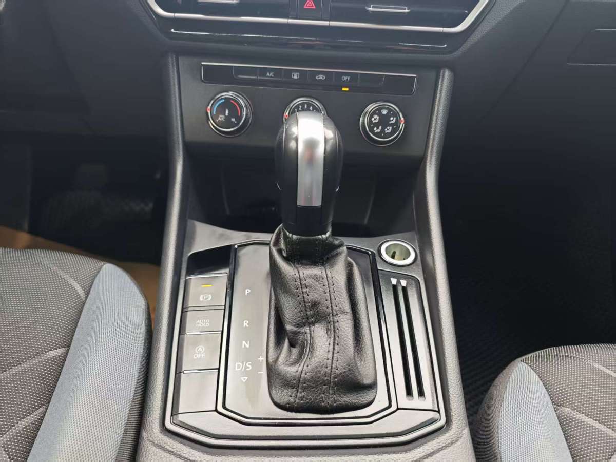 Volkswagen Lavida 2023 car image #14