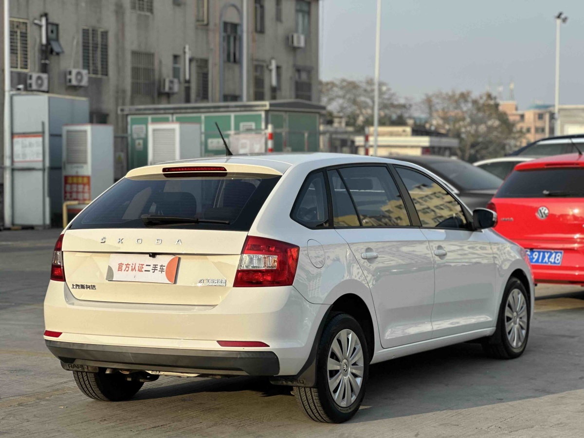 Skoda Rapid Spaceback 2019 car image #14
