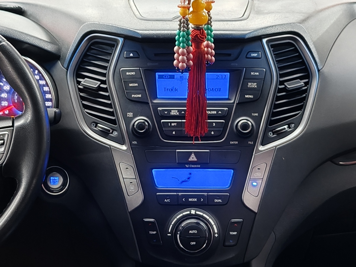 Hyundai Santa Fe 2013 car image #14