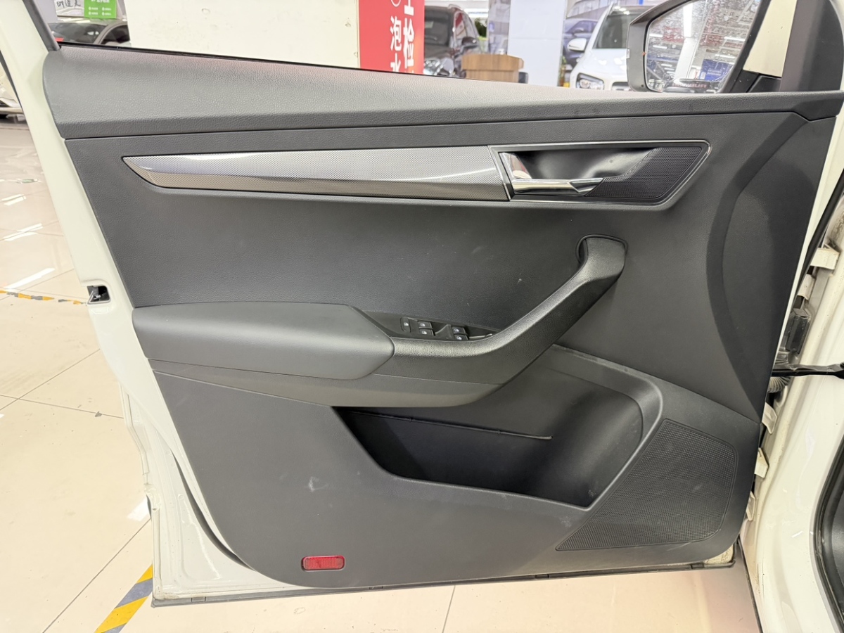 Skoda Karoq 2019 изображение автомобиля #14