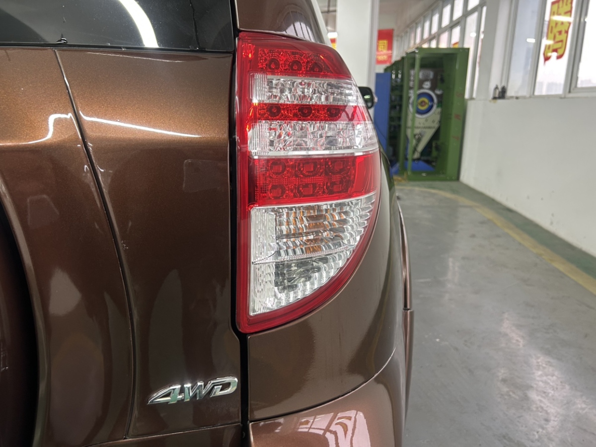 Toyota RAV4 2013 car image #14