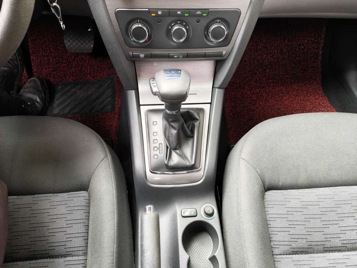 Skoda Octavia 2013 immagine di auto #14