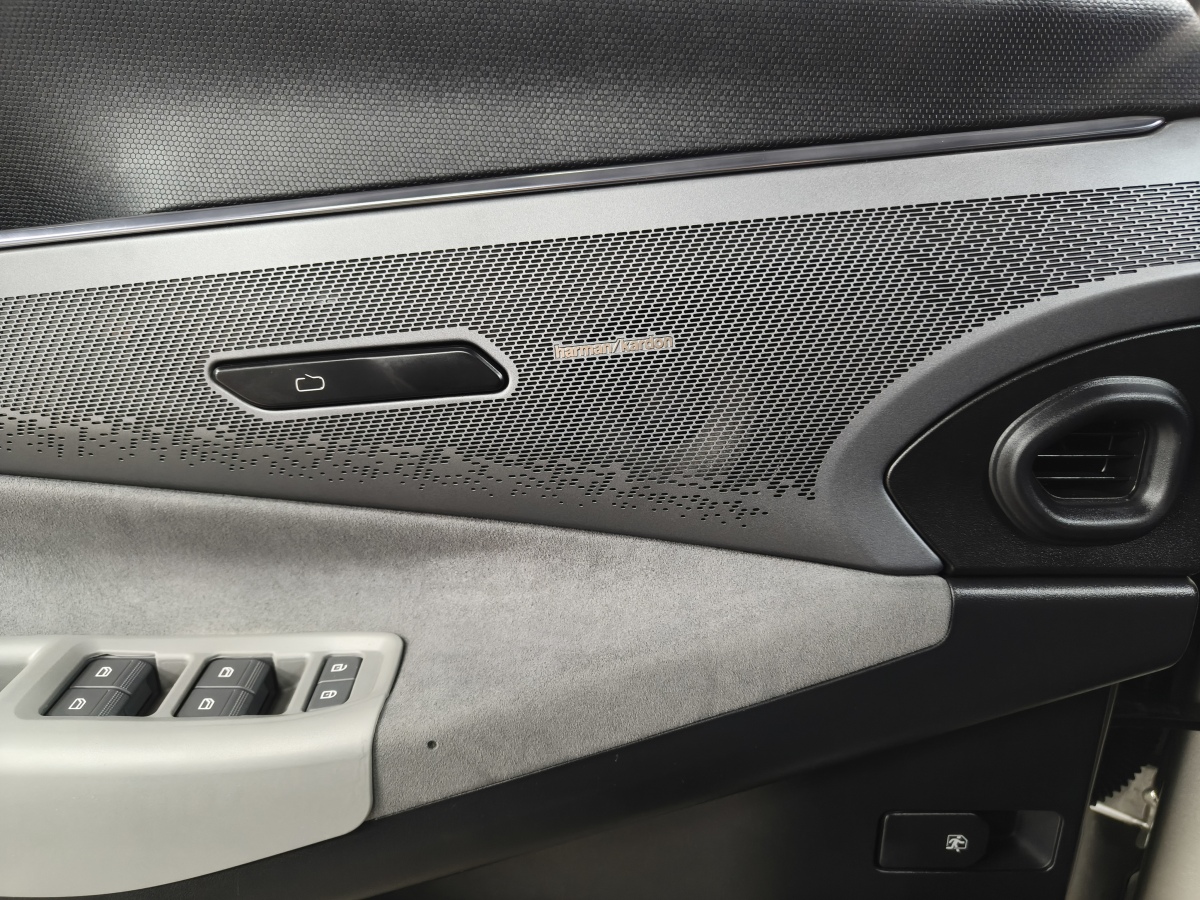 Lynk & Co 08 EM-P 2024 car image #14