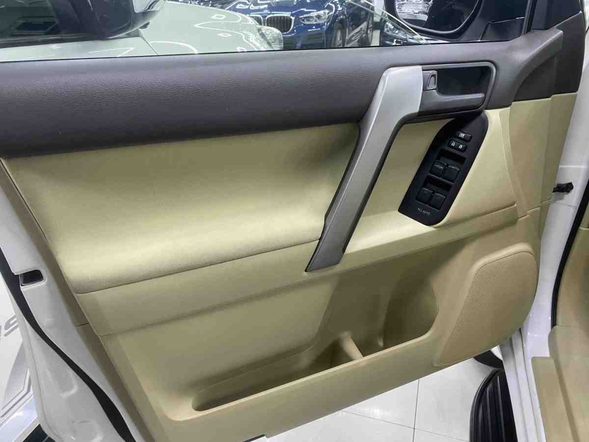 Toyota Land Cruiser Prado 2015 car image #14