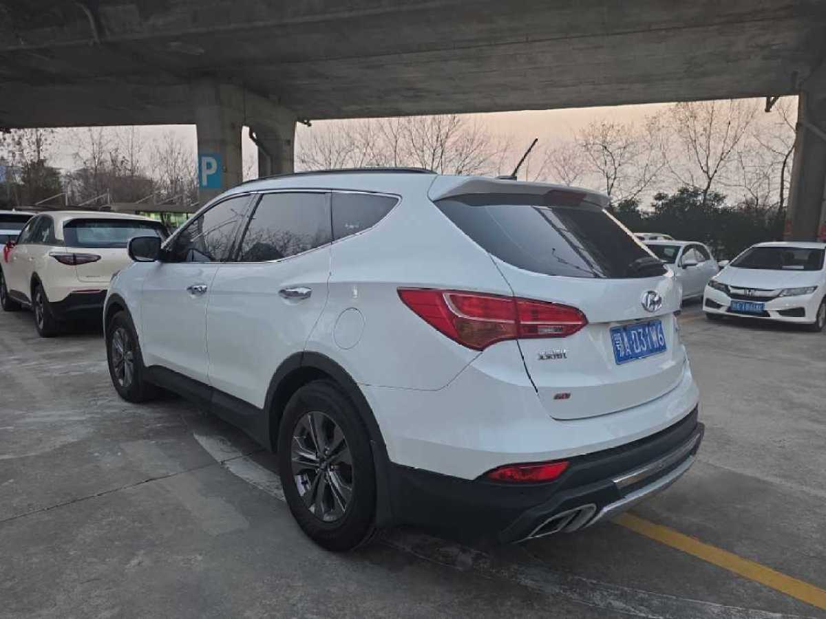 Hyundai Santa Fe 2014 car image #14