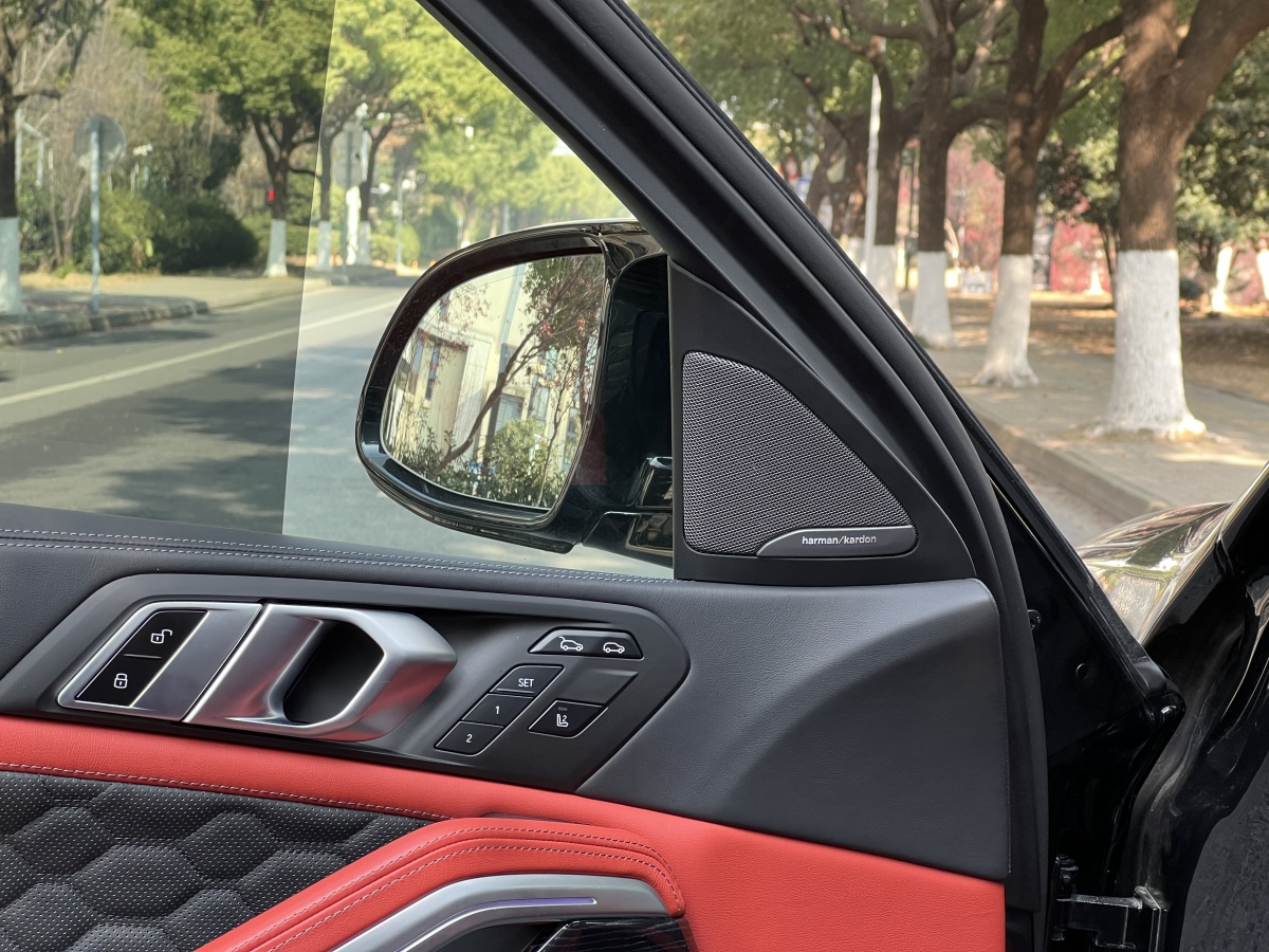 BMW X6 M 2023 car image #14