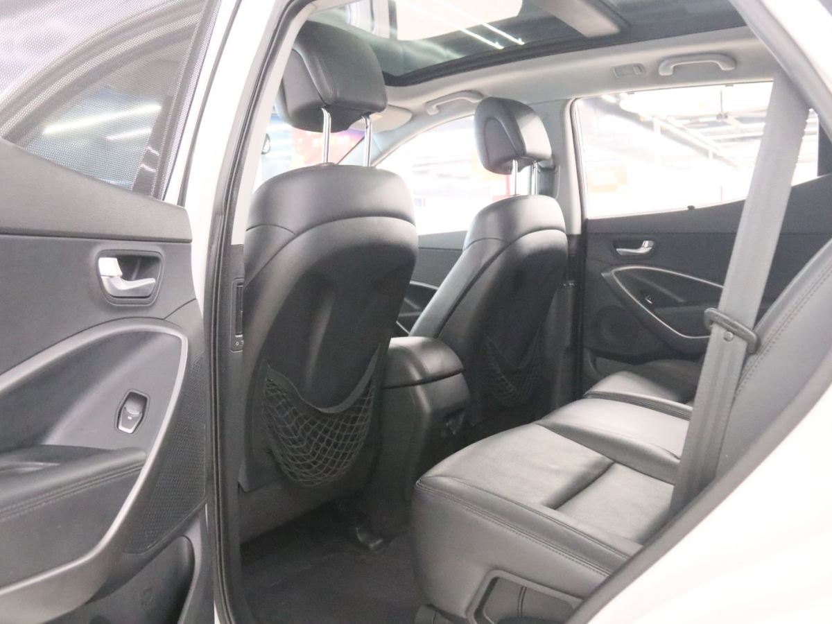 Hyundai Santa Fe 2015 car image #14