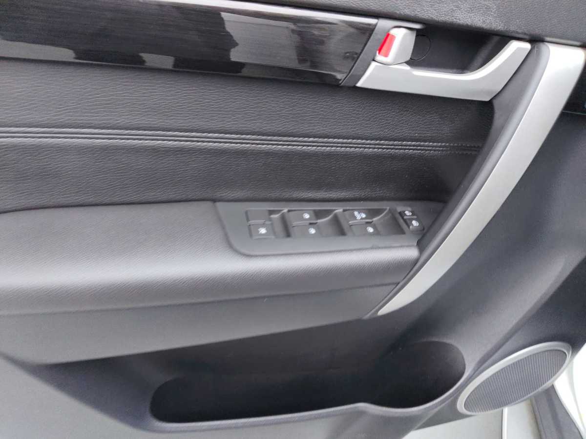 Chevrolet Captiva 2016 car image #14