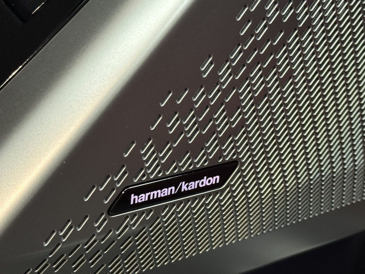 BMW i5 2025 car image #14