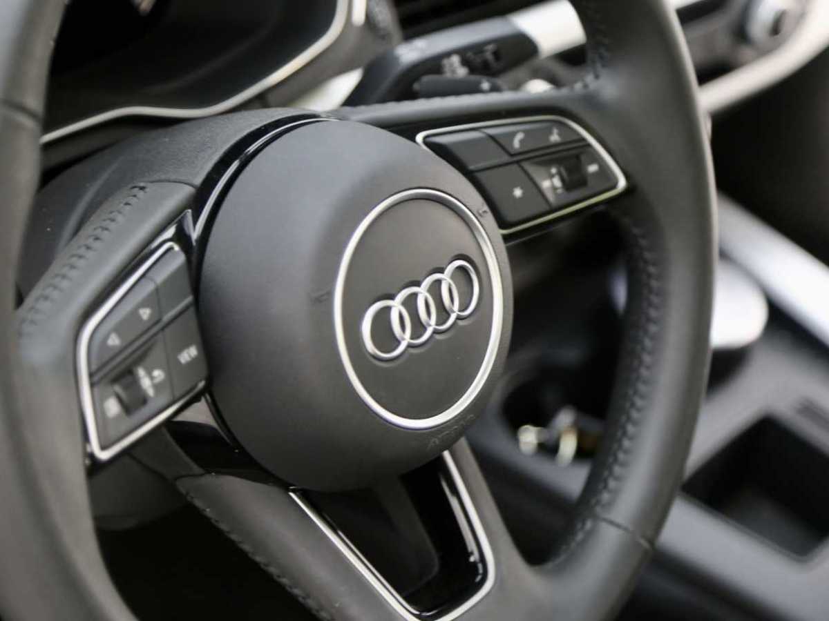 Audi A4L 2020 car image #14