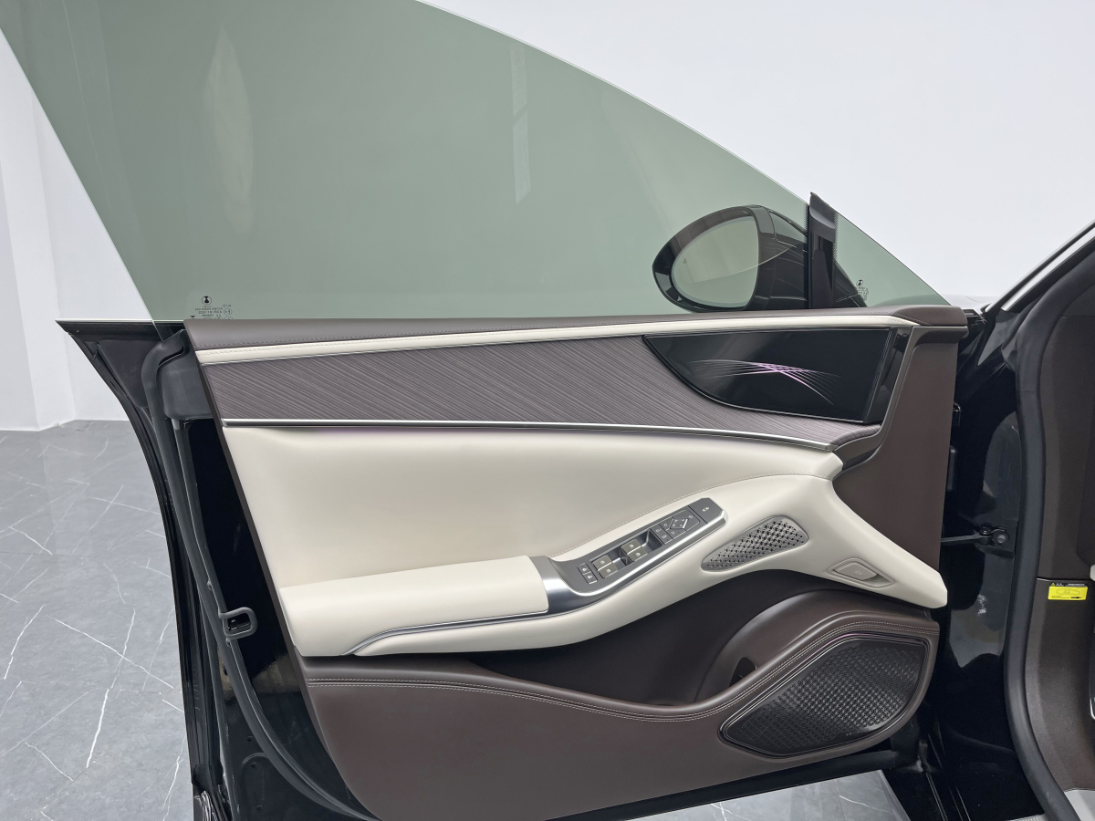 Denza Z9 2024 car image #14