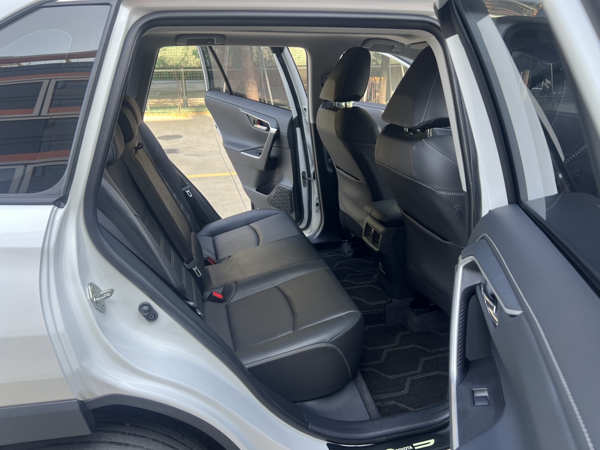 Toyota RAV4 2024 car image #14